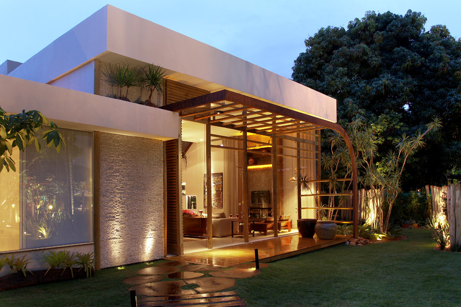 Progetto casa con semplicità dei materiali che rende unico l'ingresso della tua casa